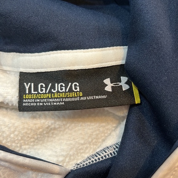 Boys youth large Under Armour hoodie - Picture 2 of 3